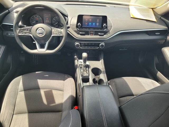 Used 2021 White Nissan 2.5 S image 16