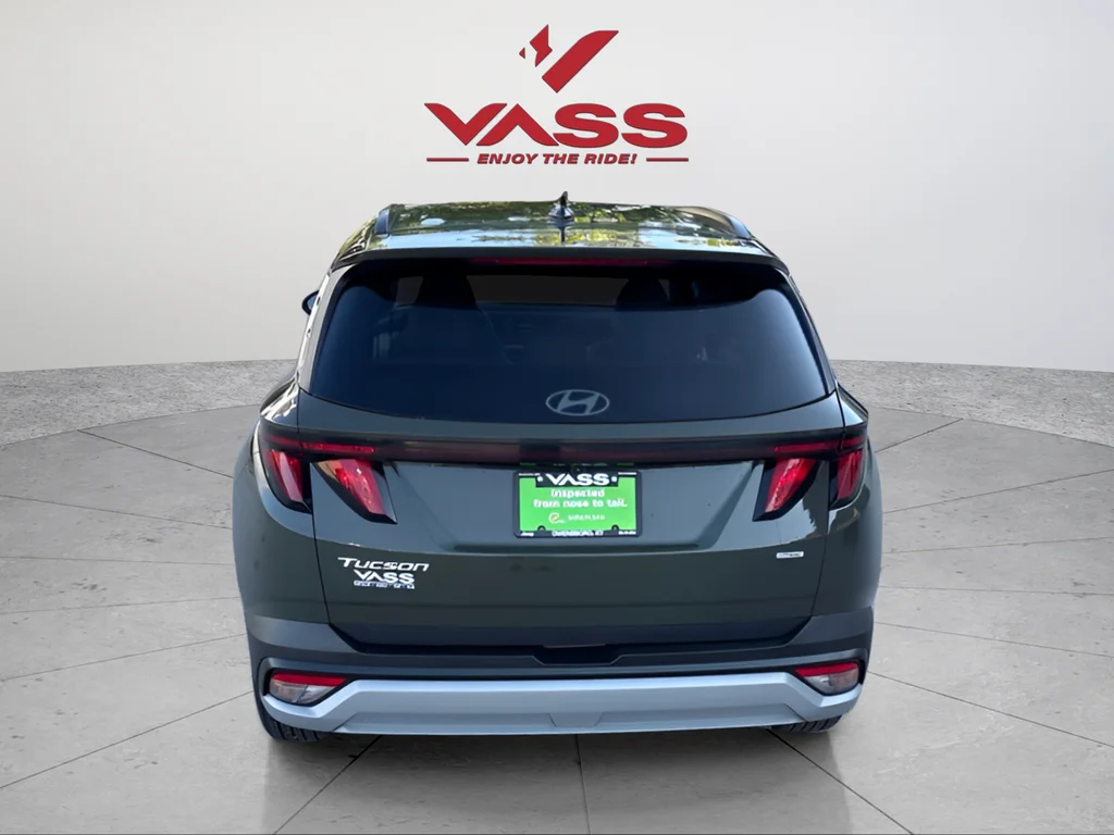 Used 2025 Green Hyundai SEL image 4