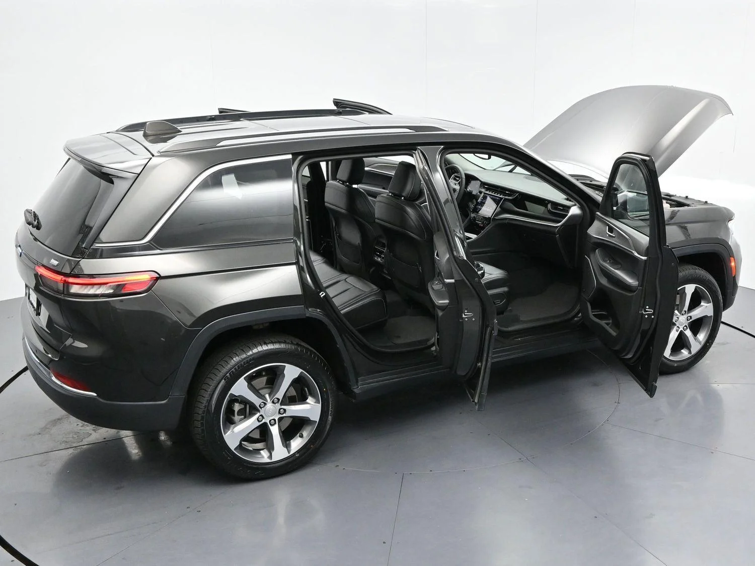 Used 2023 Rocky Mountain Pearlcoat Jeep 4xe image 42