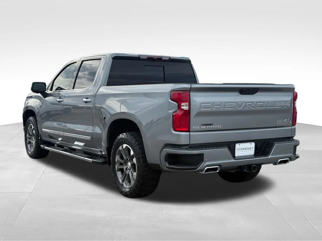 Used 2023 Gray Chevrolet High Country image 3