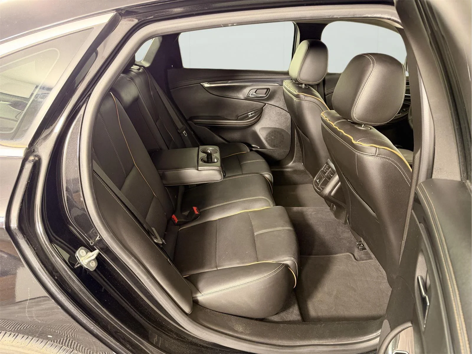 Used 2018 MOSAIC BLACK METALLIC Chevrolet Premier image 18