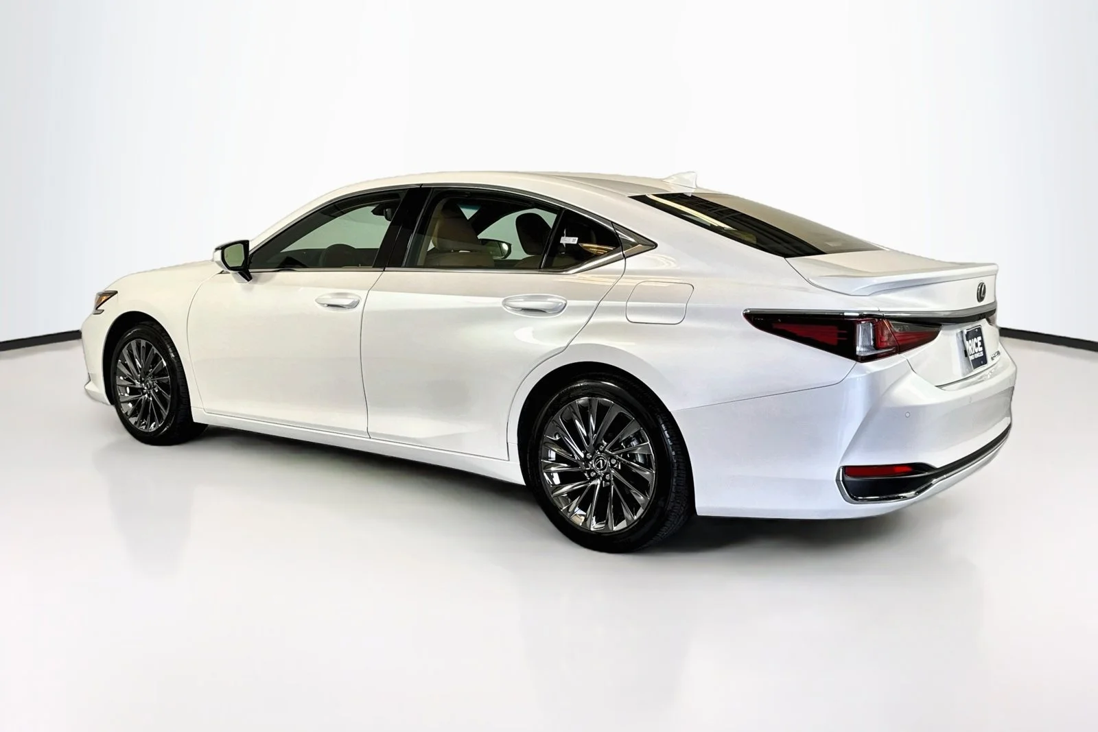 Used 2024 Eminent White Pearl Lexus ES 300h Ultra Luxury image 7