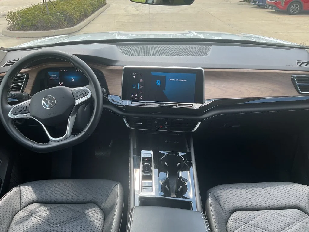 Used 2025 White Volkswagen 2.0T SE w/Technology image 22