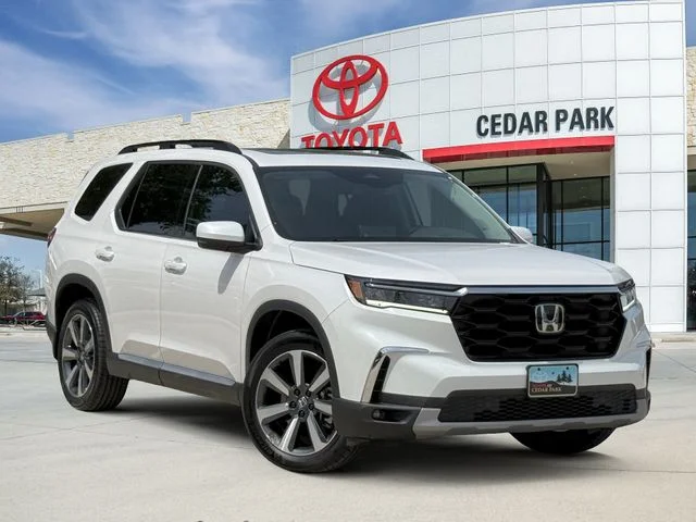 2024 Honda Pilot Touring 2WD's photo