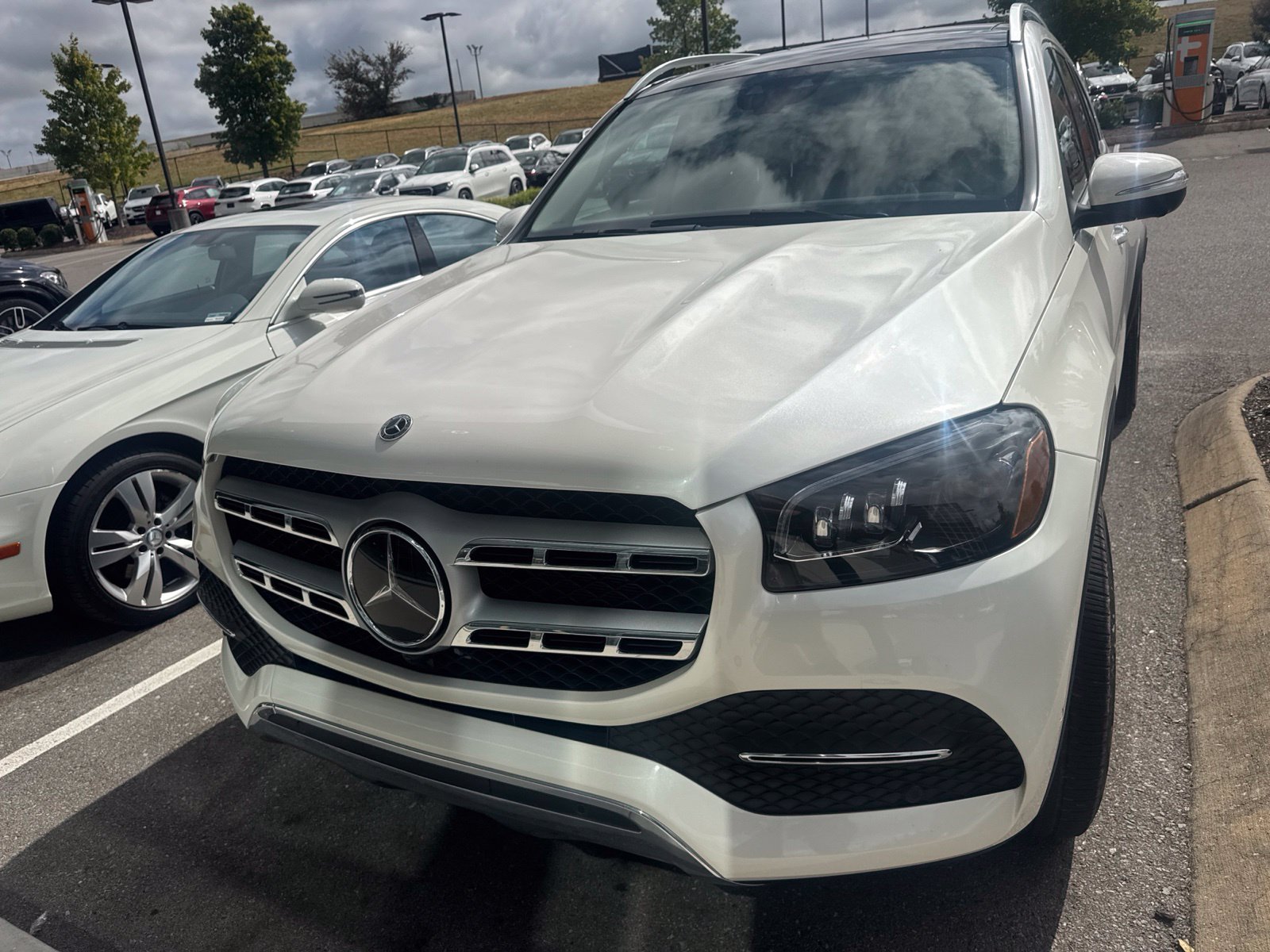 Certified Used 2023 MANUFAKTUR Diamond White Metallic Mercedes-Benz GLS 450 image 3