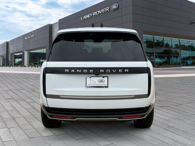 New 2027 Fuji White Land Rover SE image 4