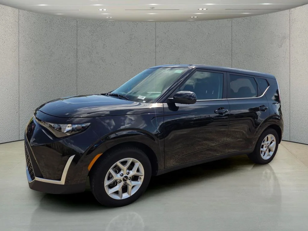 Used 2025 Black Kia LX image 9