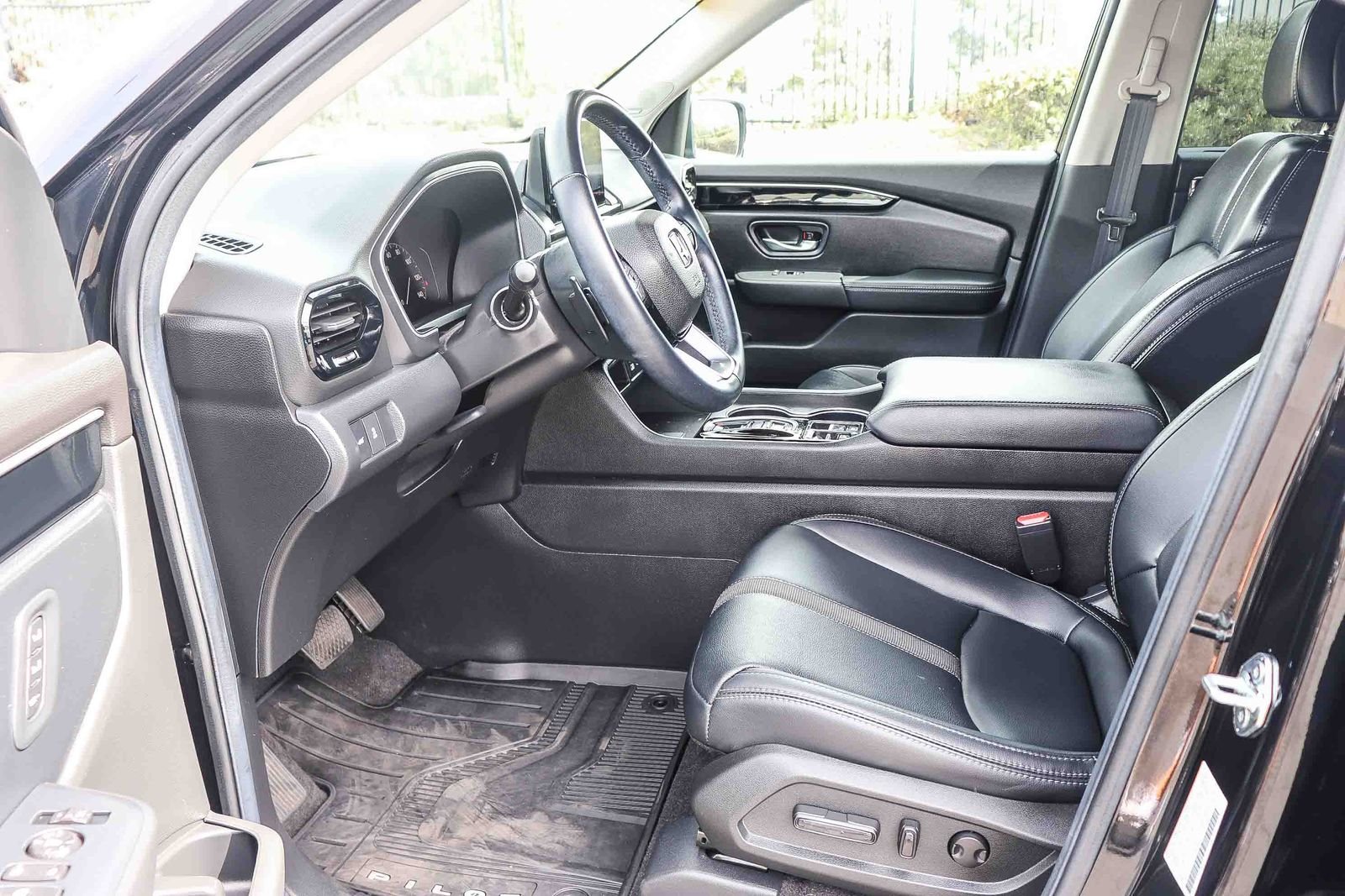 Used 2025 Crystal Black Pearl Honda Touring image 22