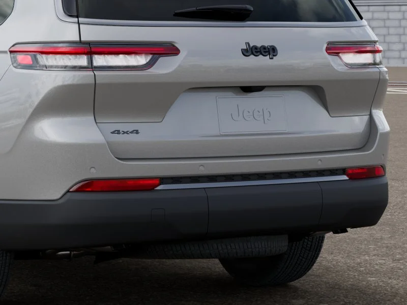 New 2026 Silver Zynith Exterior Paint Jeep Laredo image 13
