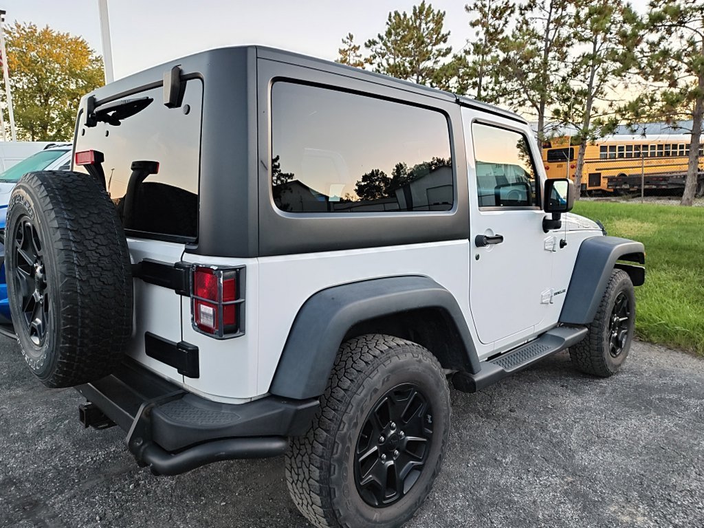 Used 2013 White Jeep Sahara image 7