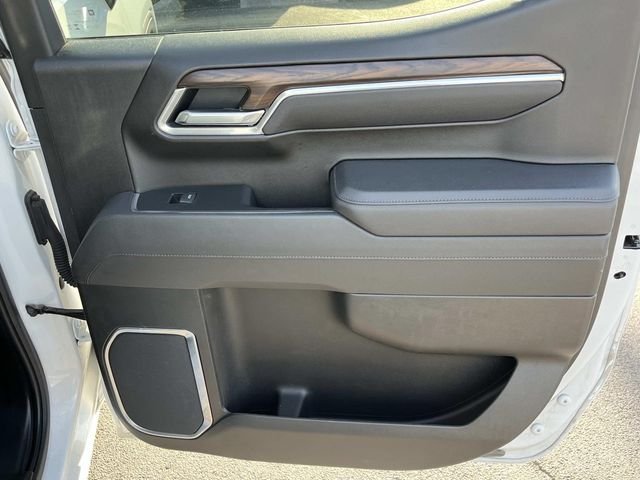 Used 2025 White GMC SLT image 18