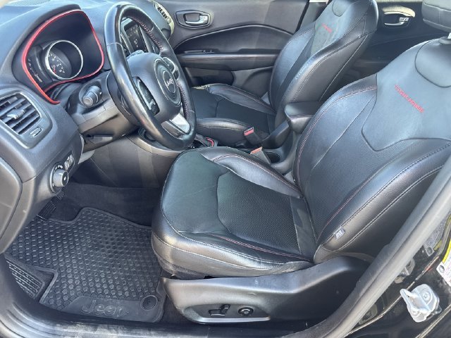 Used 2018 Black Jeep Trailhawk image 9