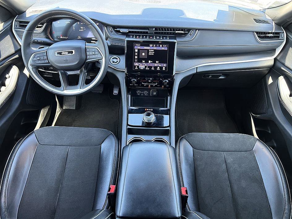 Used 2024 Silver Zynith Jeep Altitude image 18