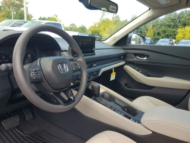 2025 Honda Accord SE - Photo 11