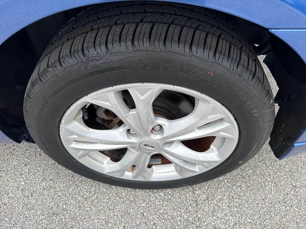 Used 2012 Blue Ford SE image 12