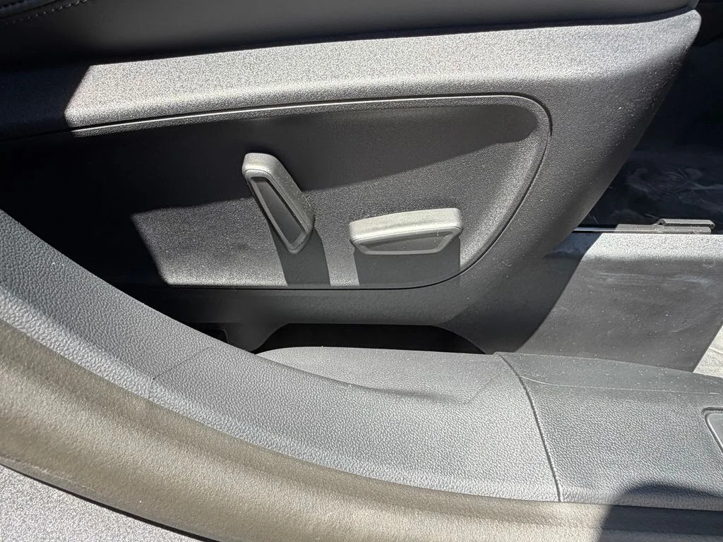 New 2025 Carbonized Gray Metallic Ford Badlands® image 11