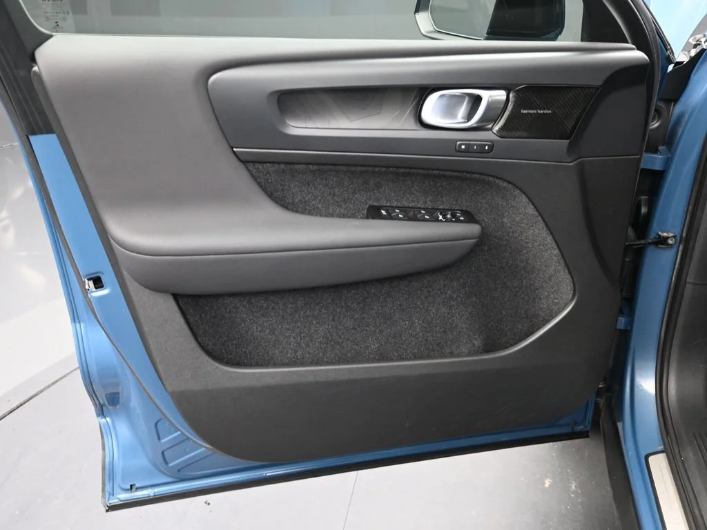Certified Used 2022 Blue Volvo Ultimate image 13