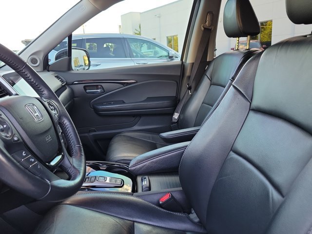 Used 2018 White Diamond Pearl Honda Touring image 24