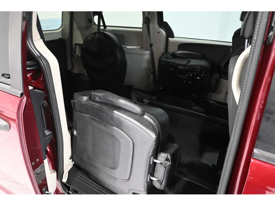 Used 2019 RED Dodge SE Handicap Mobility Van image 18