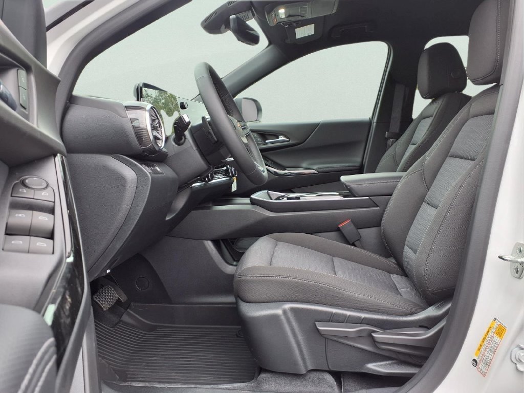 2027 Chevrolet Equinox LT - Photo 17