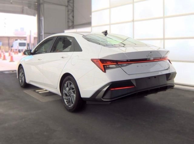 Certified Used 2025 White Hyundai Blue image 4