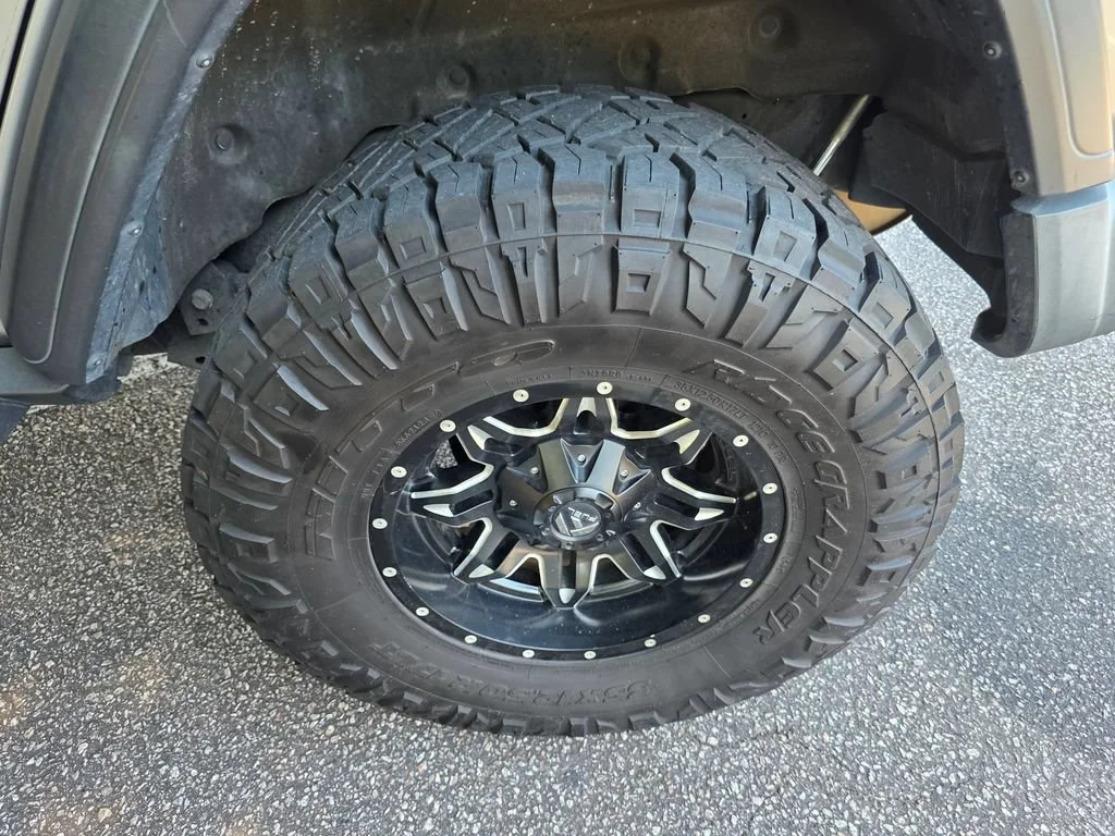 Used 2018 Silver Jeep Sport S 4x4 image 27