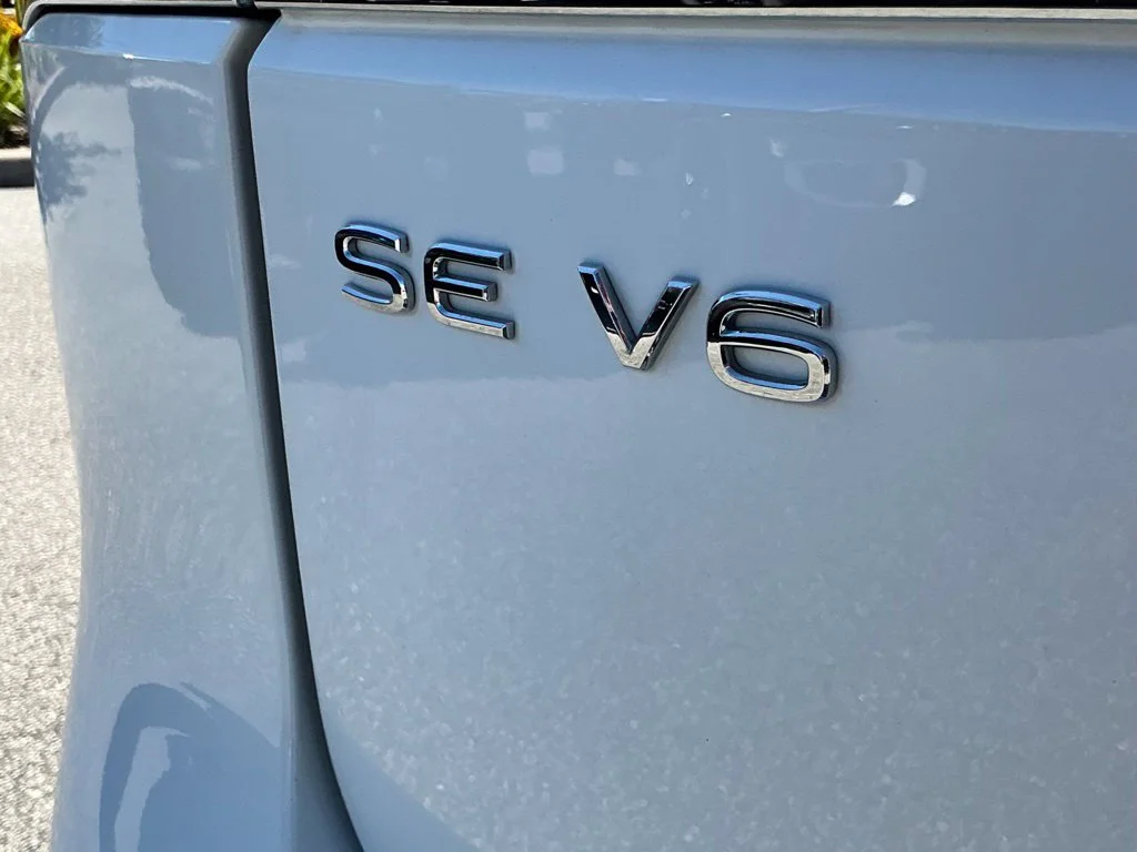 Used 2023  Volkswagen 3.6L V6 SE w/Technology image 18