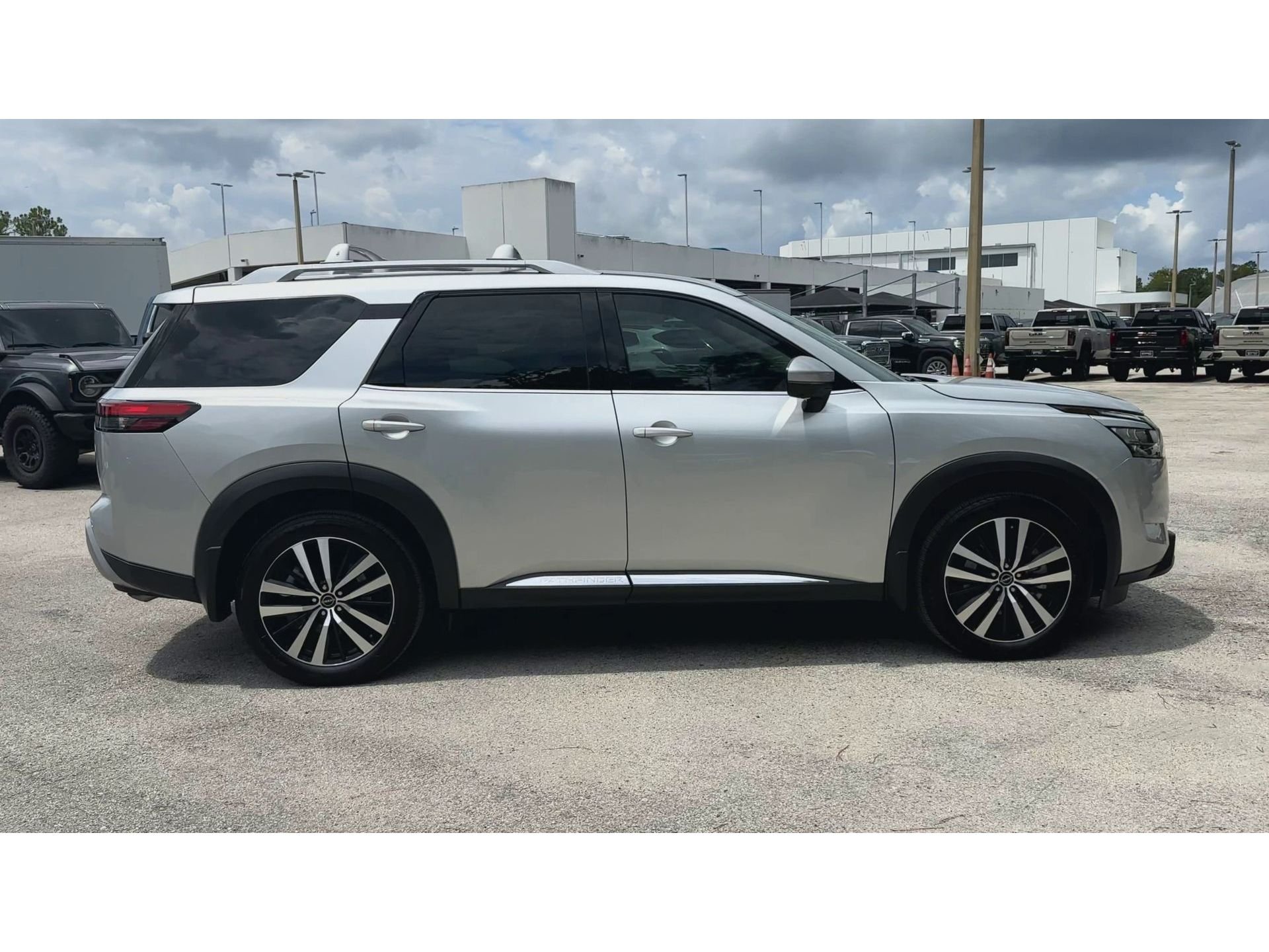 2024 Nissan Pathfinder Platinum - Photo 9