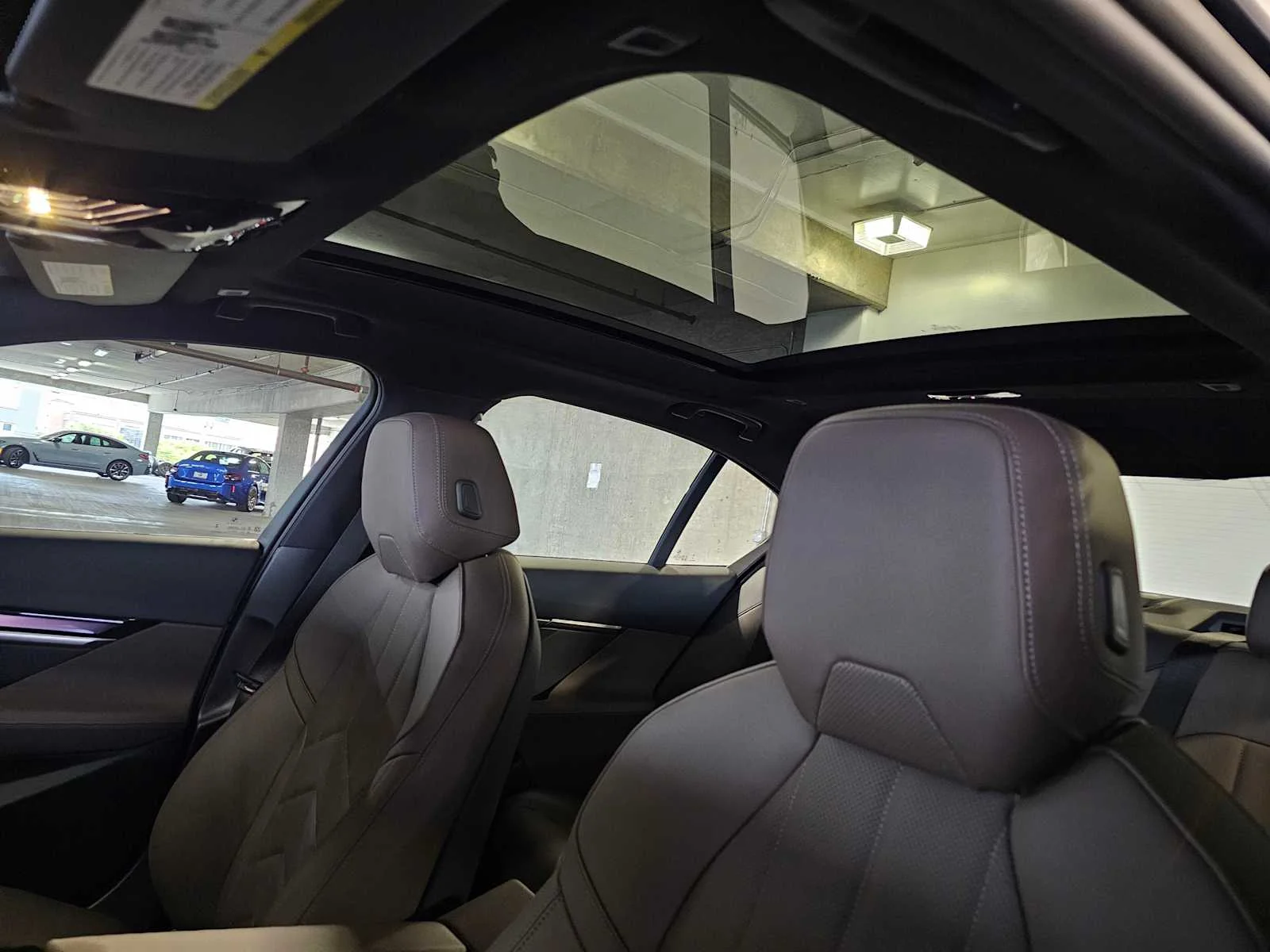 New 2027 Tanzanite Blue II Metallic BMW xDrive image 23