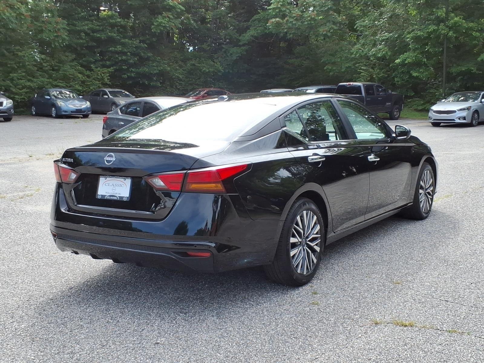 Used 2025 Super Black Nissan SV image 7