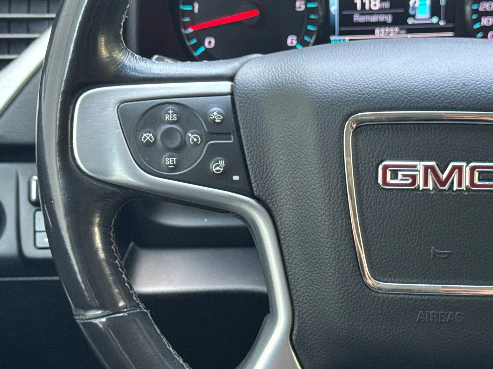 Used 2018 Silver GMC SLT image 34