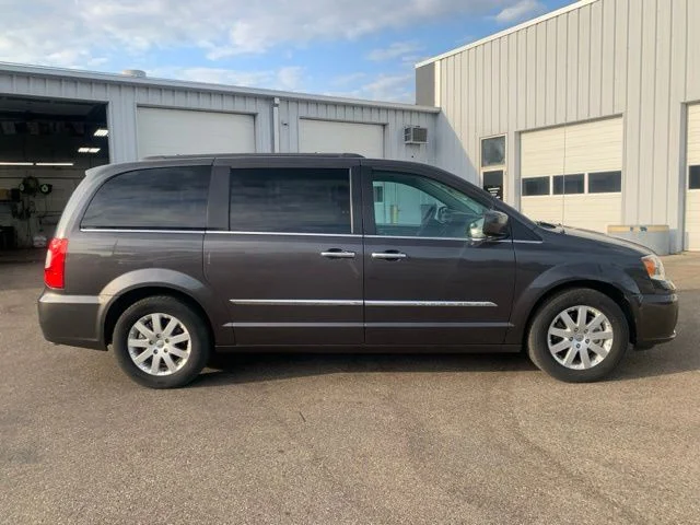 Used 2016 Crystal Metallic Chrysler Touring image 6