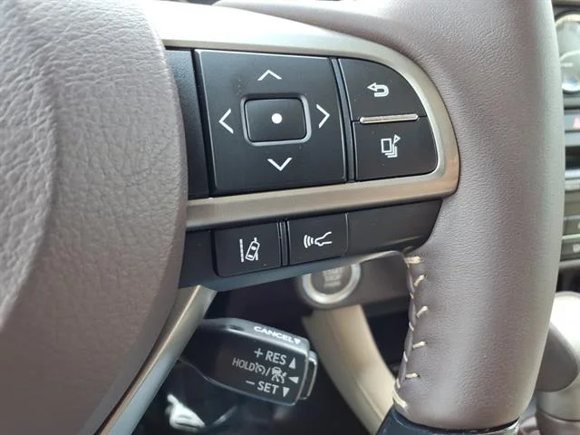Used 2019 EMINENT WHITE PEA Lexus Base image 27