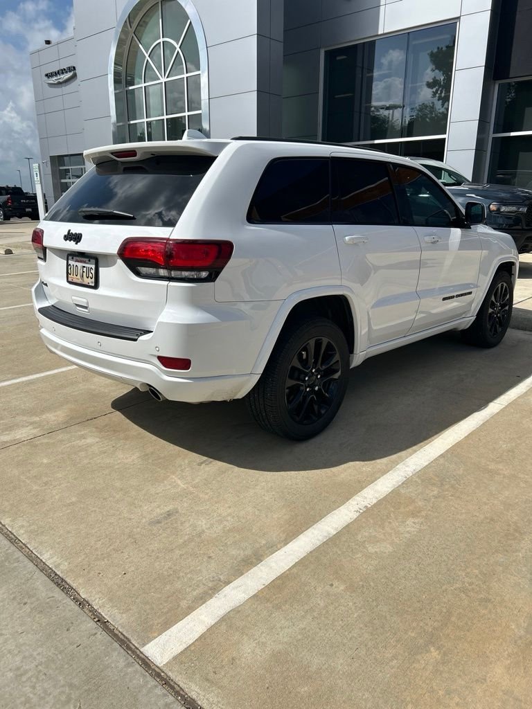 Used 2021 White Jeep Laredo X image 4