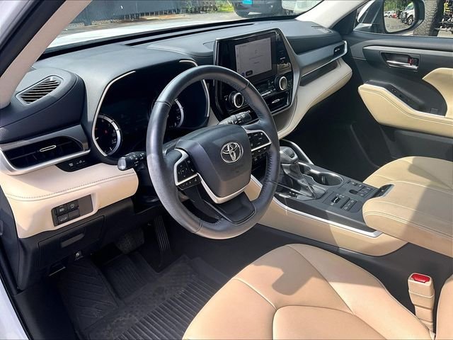 Used 2023 Beige Toyota XLE image 14