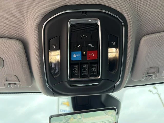 Used 2024 Silver Zynith Jeep Limited image 32
