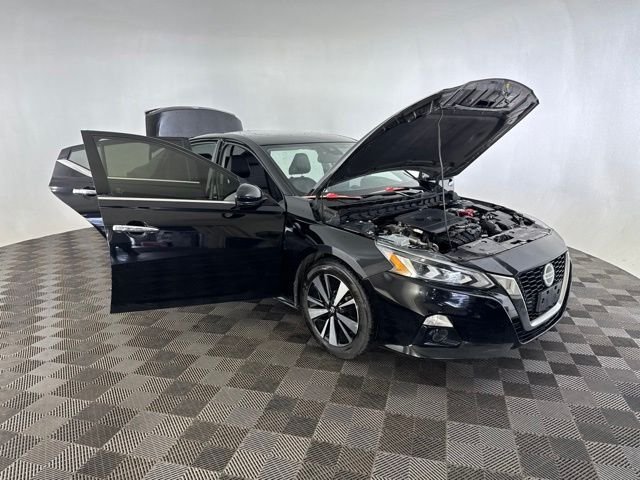 Used 2020 Black Nissan 2.5 SL image 12