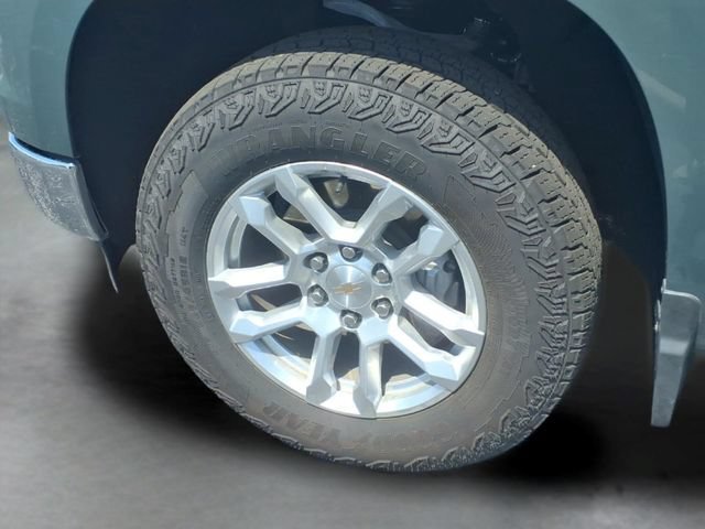 Used 2025 Cypress Gray Chevrolet LT image 16