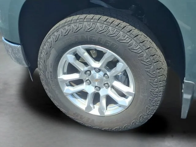 Used 2025 Cypress Gray Chevrolet LT image 16