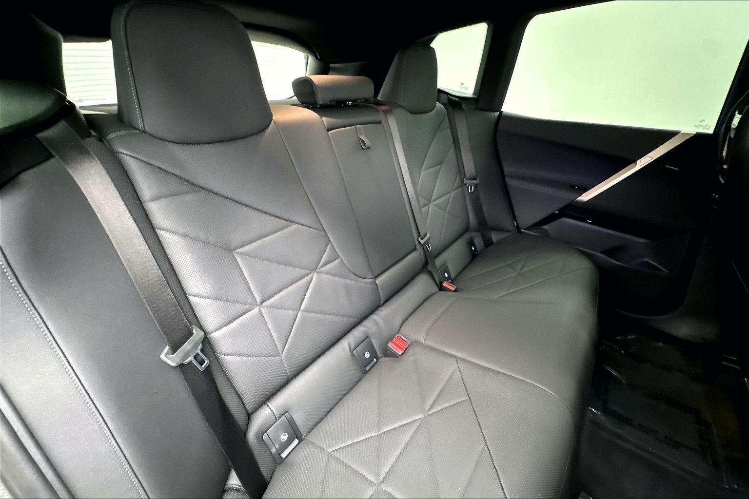 Used 2023 Oxide Grey Metallic BMW xDrive50 image 26