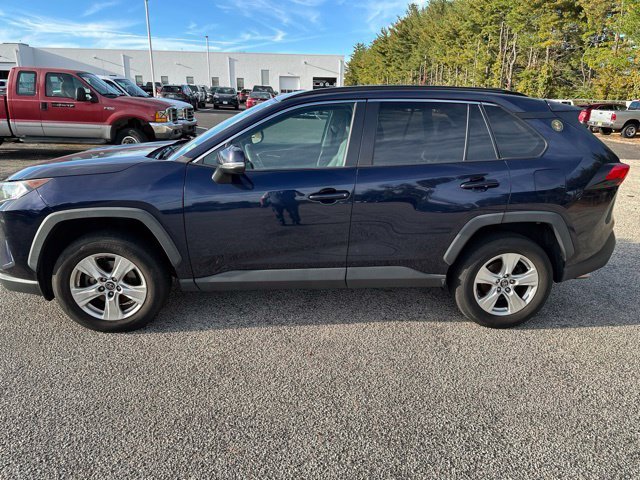 Used 2019  Toyota XLE image 4