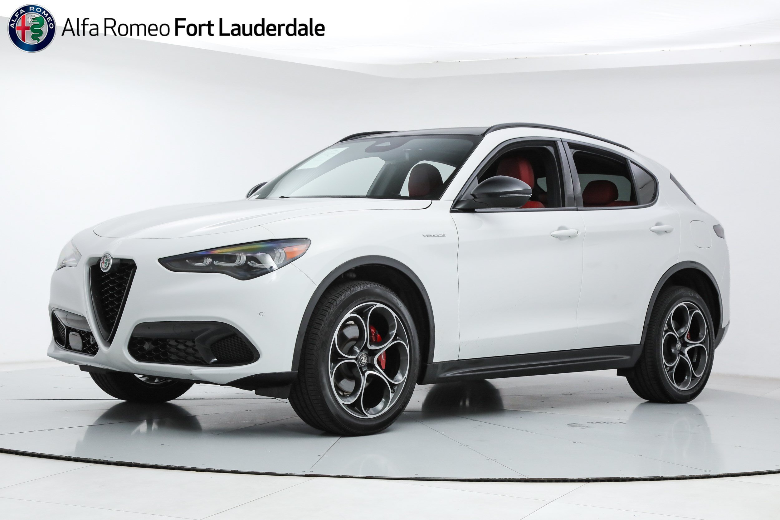 Courtesy Loaner 2025 Alfa Romeo Stelvio