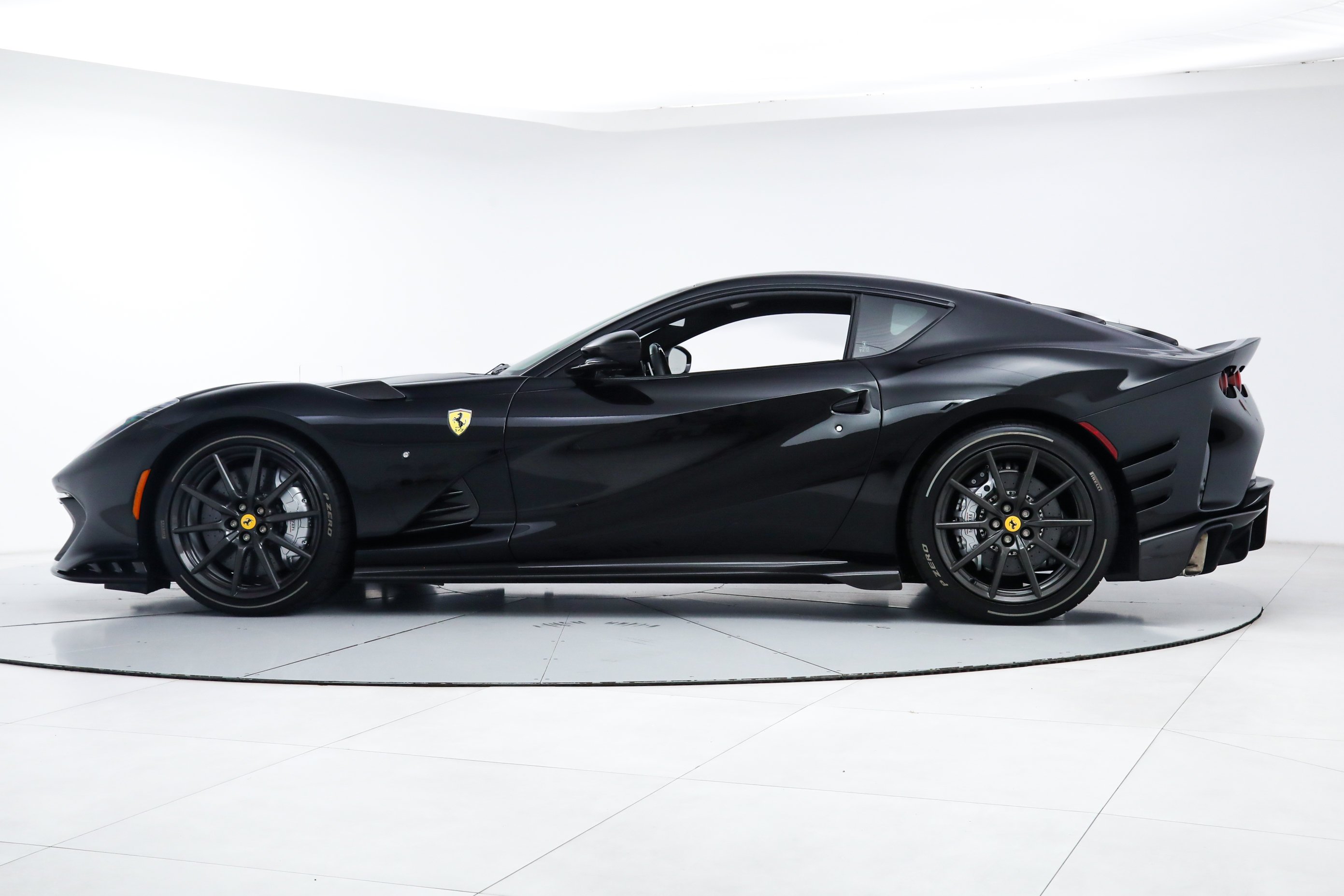 Used 2022 Black Ferrari  image 4