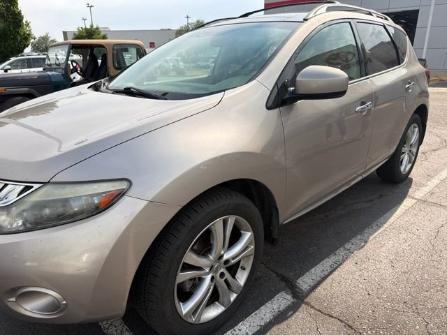 Used 2009 Beige Nissan LE image 3