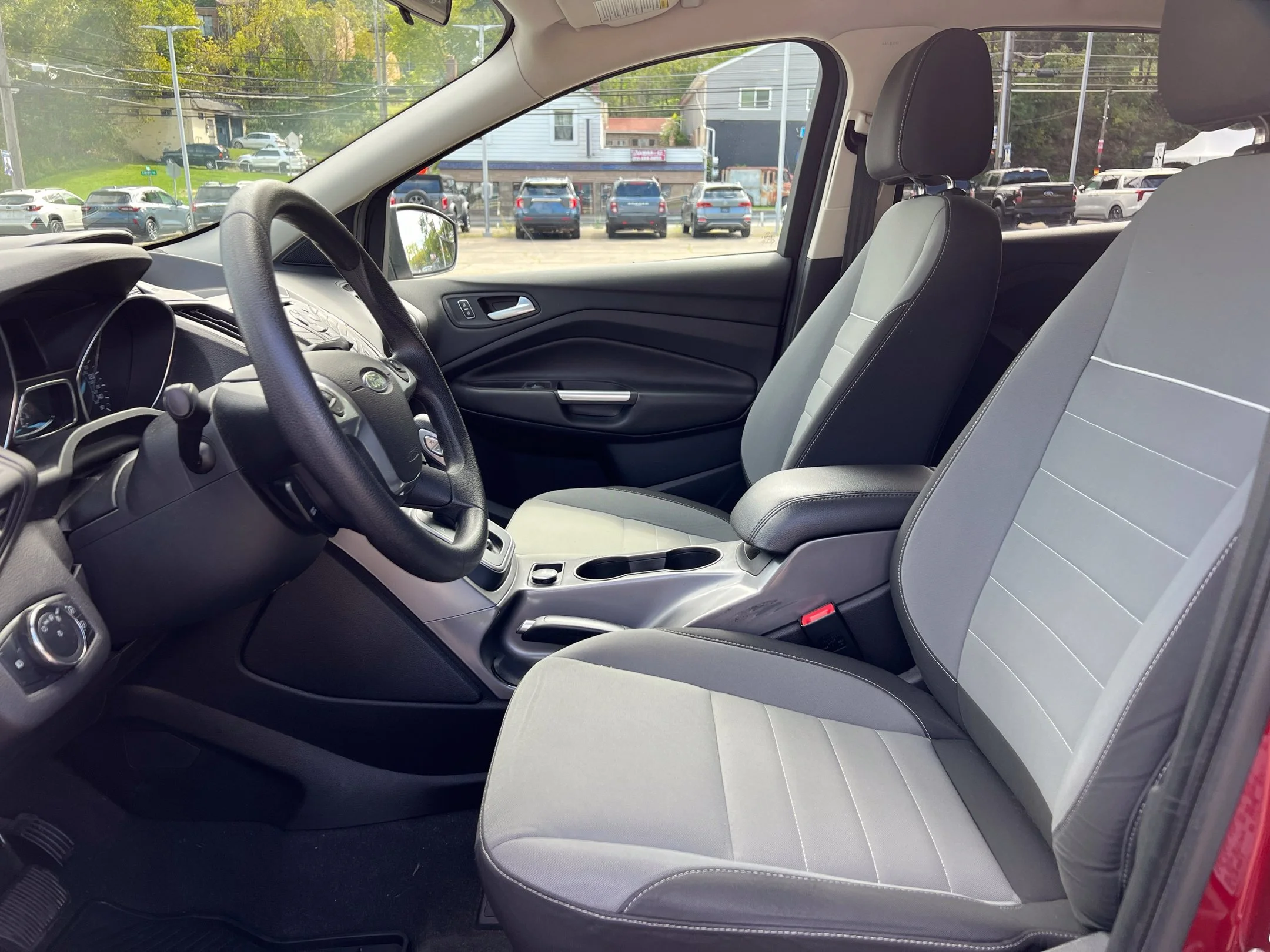 Used 2013 Ruby Red Ford SE image 17