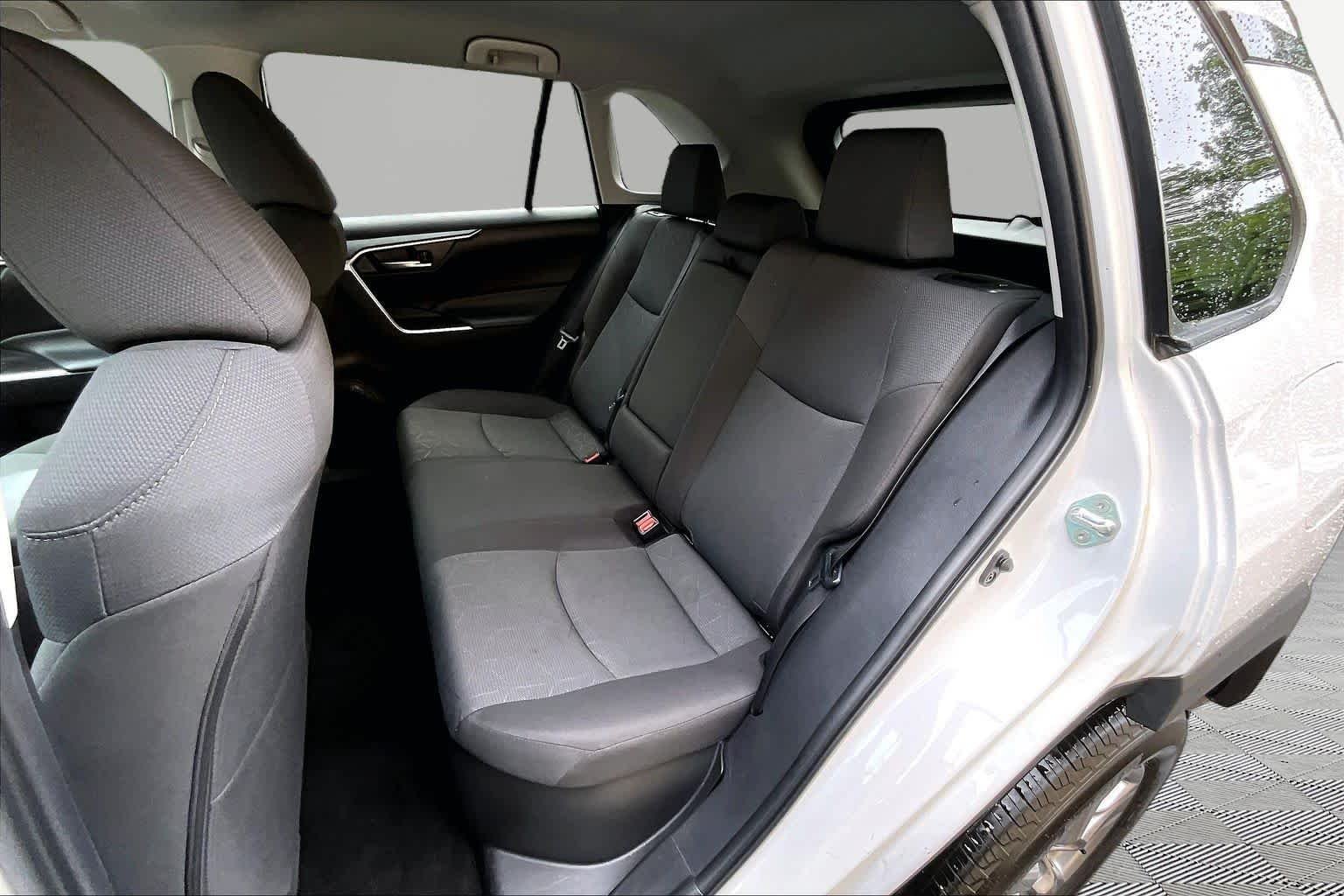 Used 2025 Ice Cap Toyota Hybrid XLE image 21