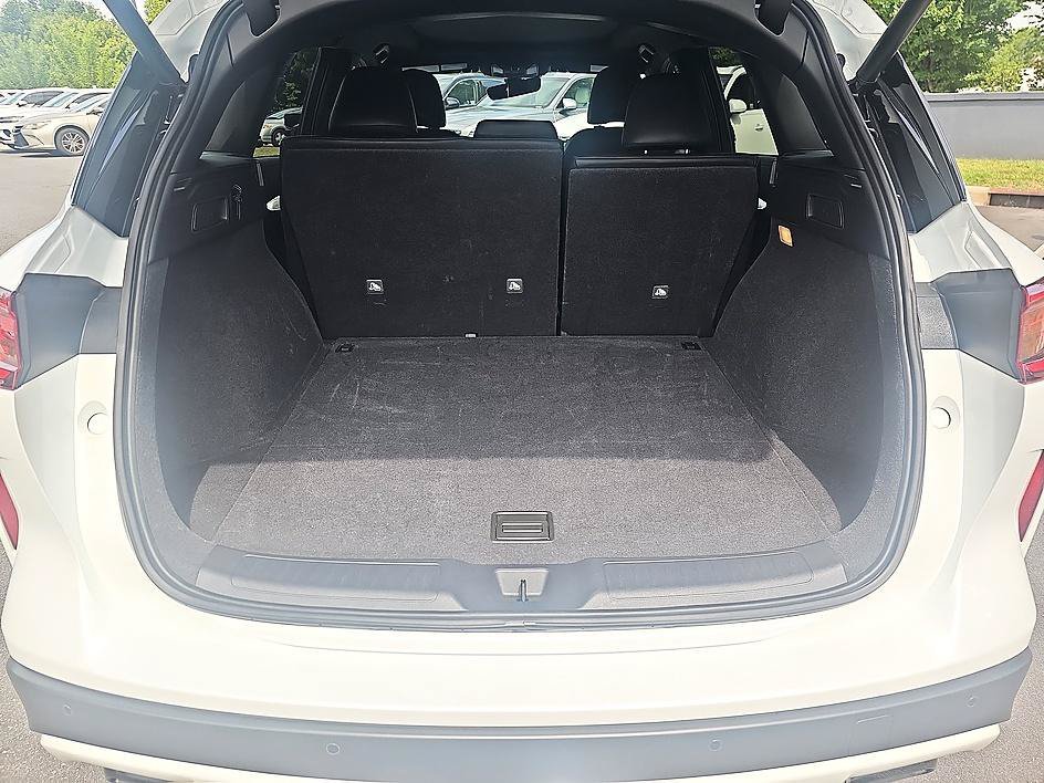 Used 2023 Radiant White INFINITI SPORT image 35