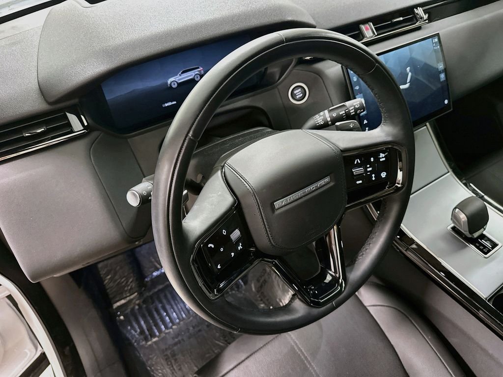 Used 2025 White Land Rover S image 4