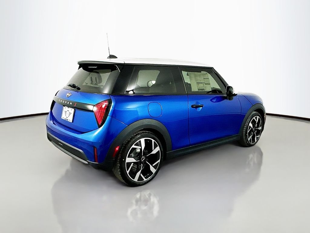 Certified Used 2025 Blue MINI Signature Plus image 5
