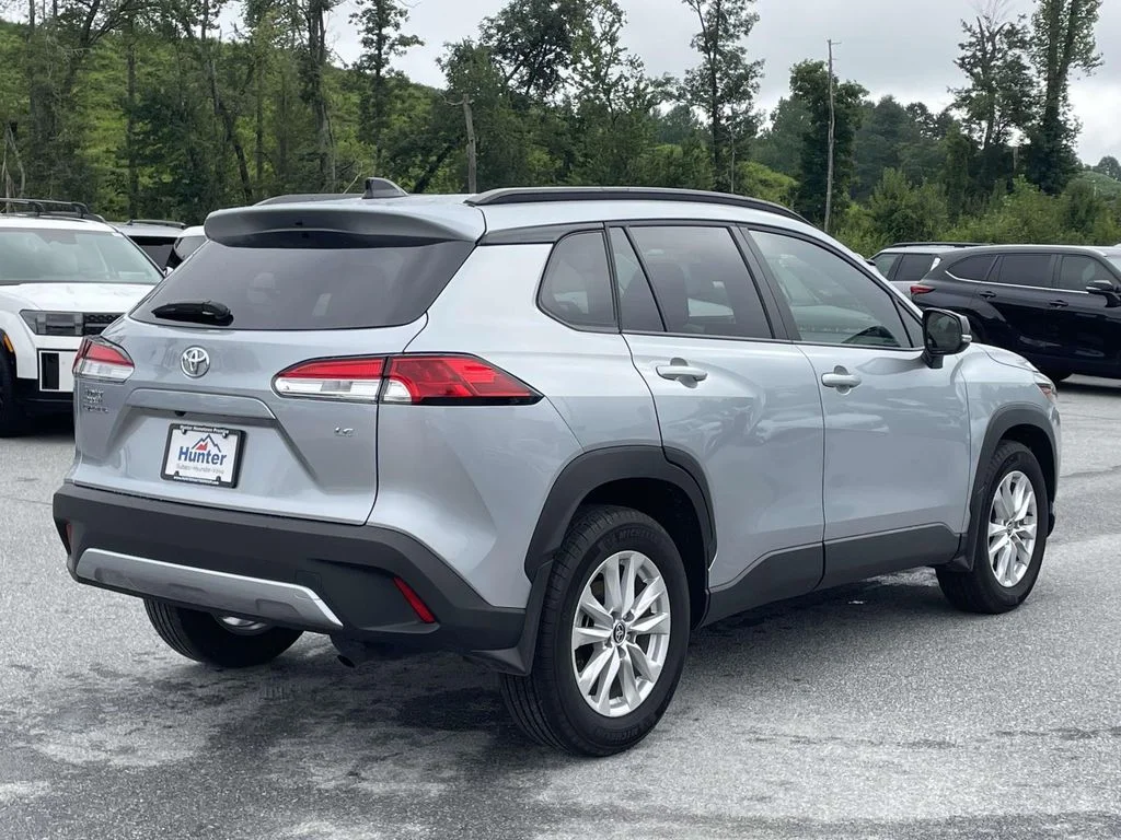 2025 Toyota Corolla Cross LE - Photo 27